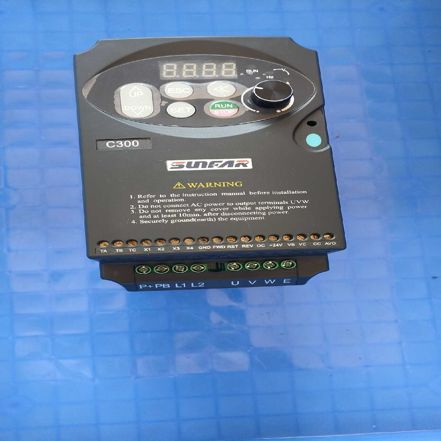 四方变频器C300-2S0007，实物图片拍摄，有请留言询价