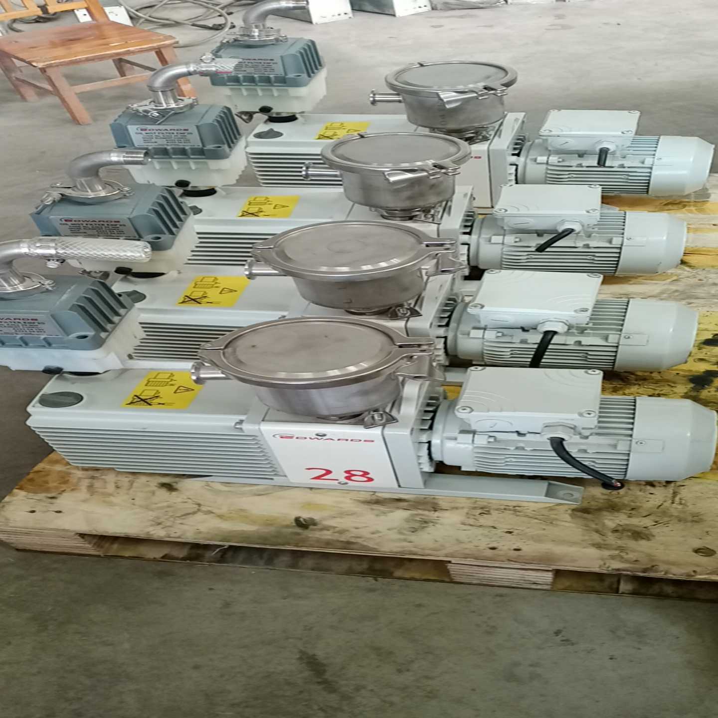 爱德华E2M28成色99新，电压380V带过滤器消音器整套出--议价商品