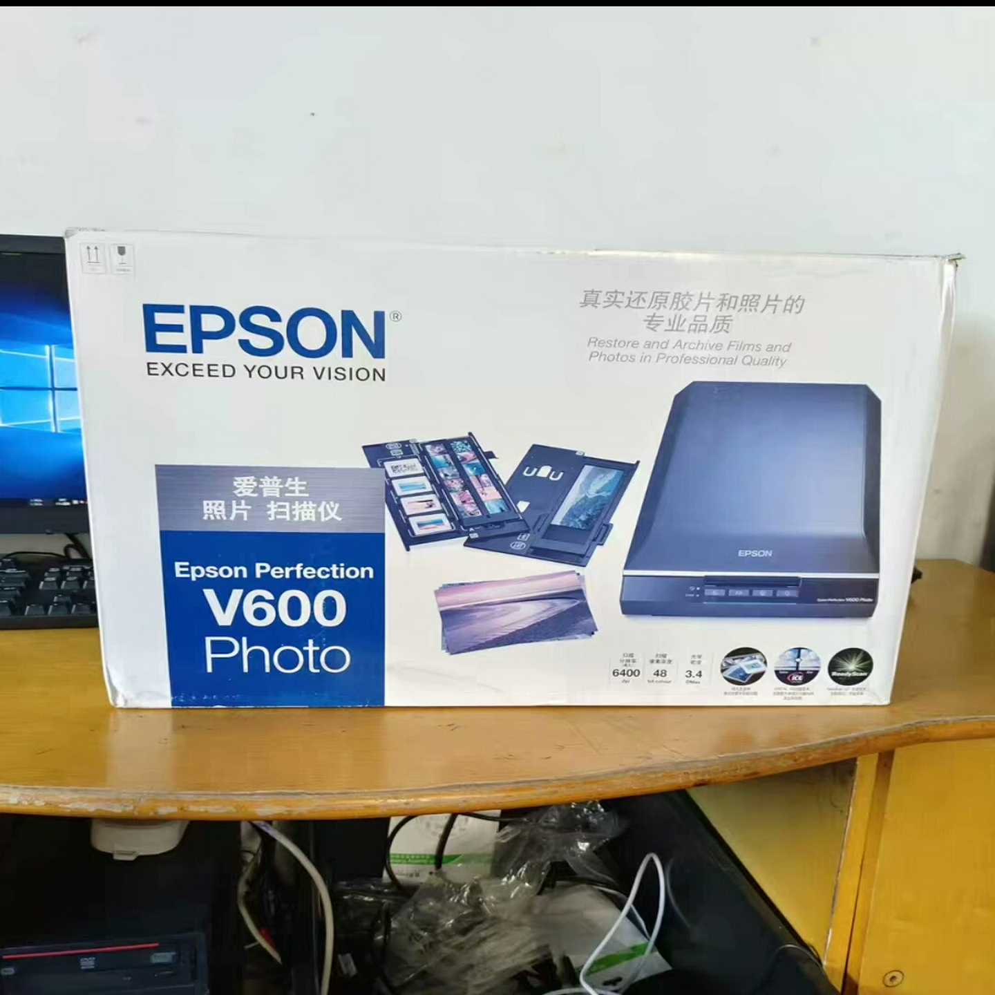 爱普生V600photo扫描仪。实物拍摄,新版全新全有未拆封--议价商