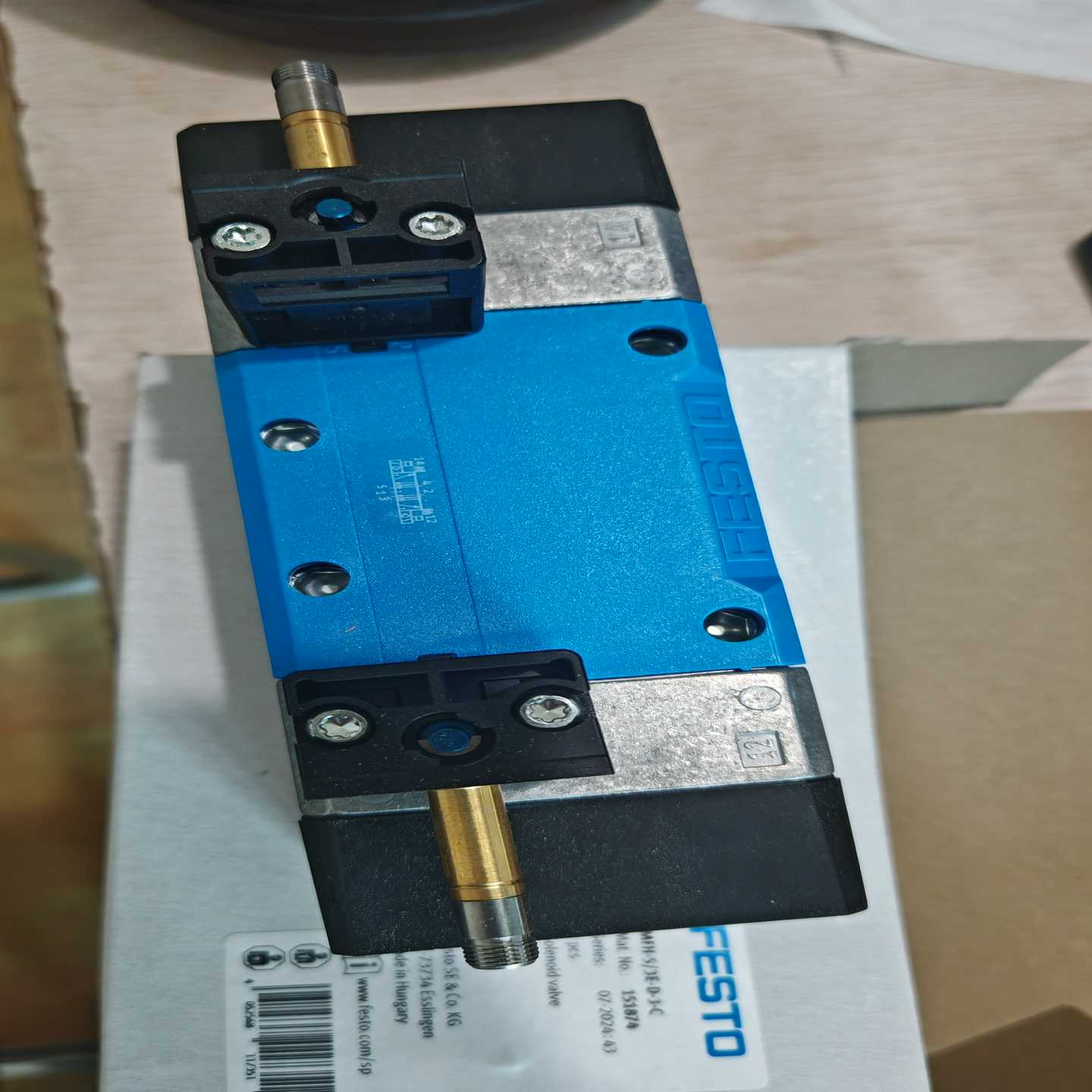 FESTO费斯托电磁阀MFH-5/3E-D-2/3-C三位五通151855151874正品