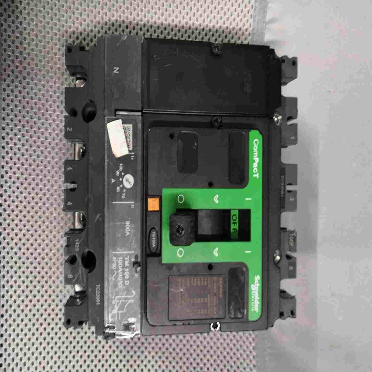 施耐德NSX160F  4P  100A，二手，相片实拍，标~议价