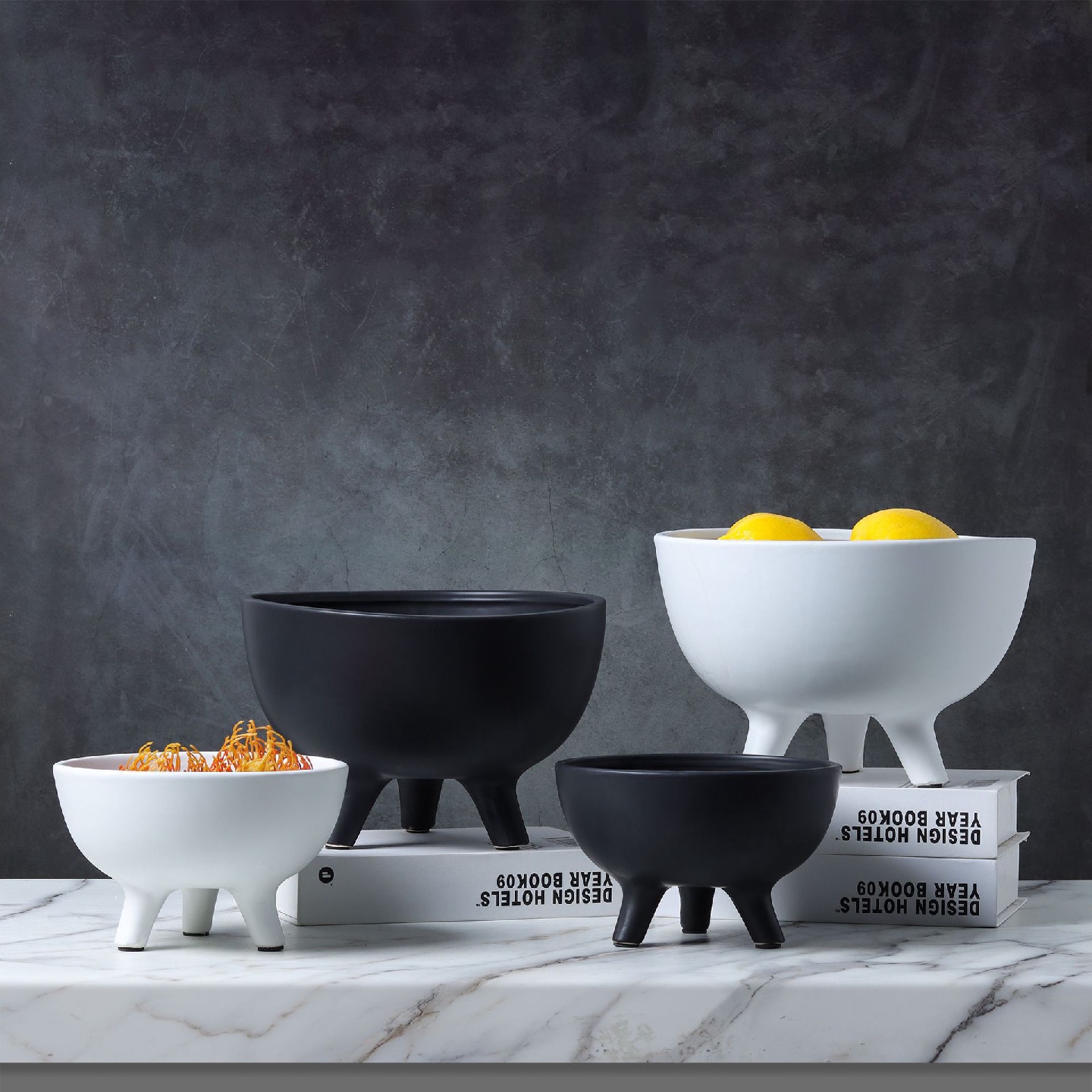 现代北欧创意陶瓷三脚果盘摆件软装客厅茶几桌面高脚收纳家居饰品