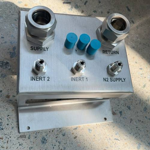 议价世伟洛克，接头 一寸卡套穿板  VCR1/4穿板  没上过机