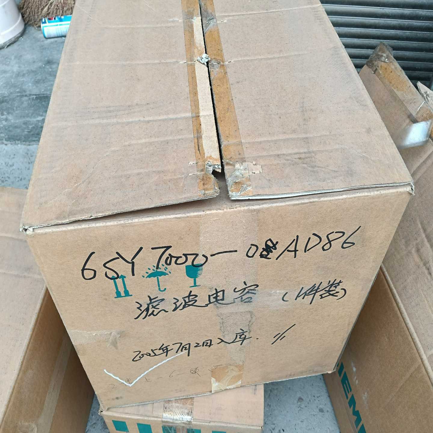 西门子全新电容组6SY7000-0AD86，全新带包装，货--议价商品