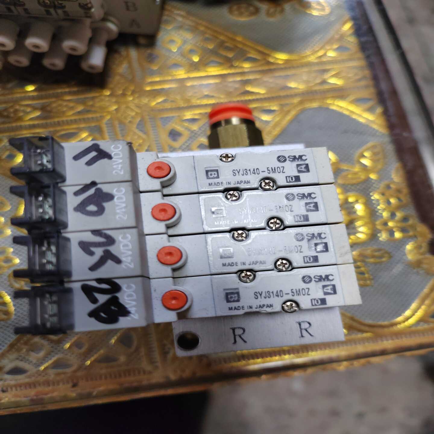 （请询价）拆机：SMC电磁阀SYJ3140-5M0Z，4个组。.