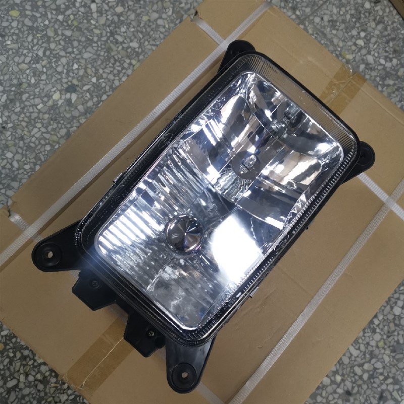 徐工吊车大灯前照灯齐星驾驶室大方灯徐工吊车配件大全下车前大灯