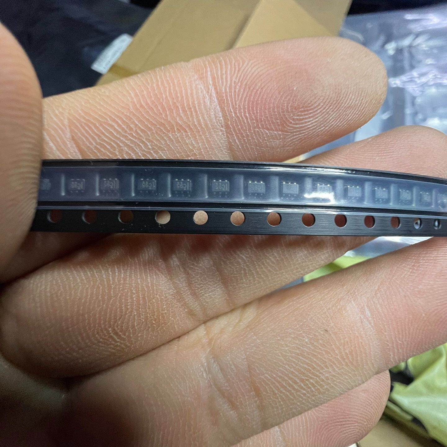 SN74LVC2G34DCKR数量800个打包价200元包邮--议价商品