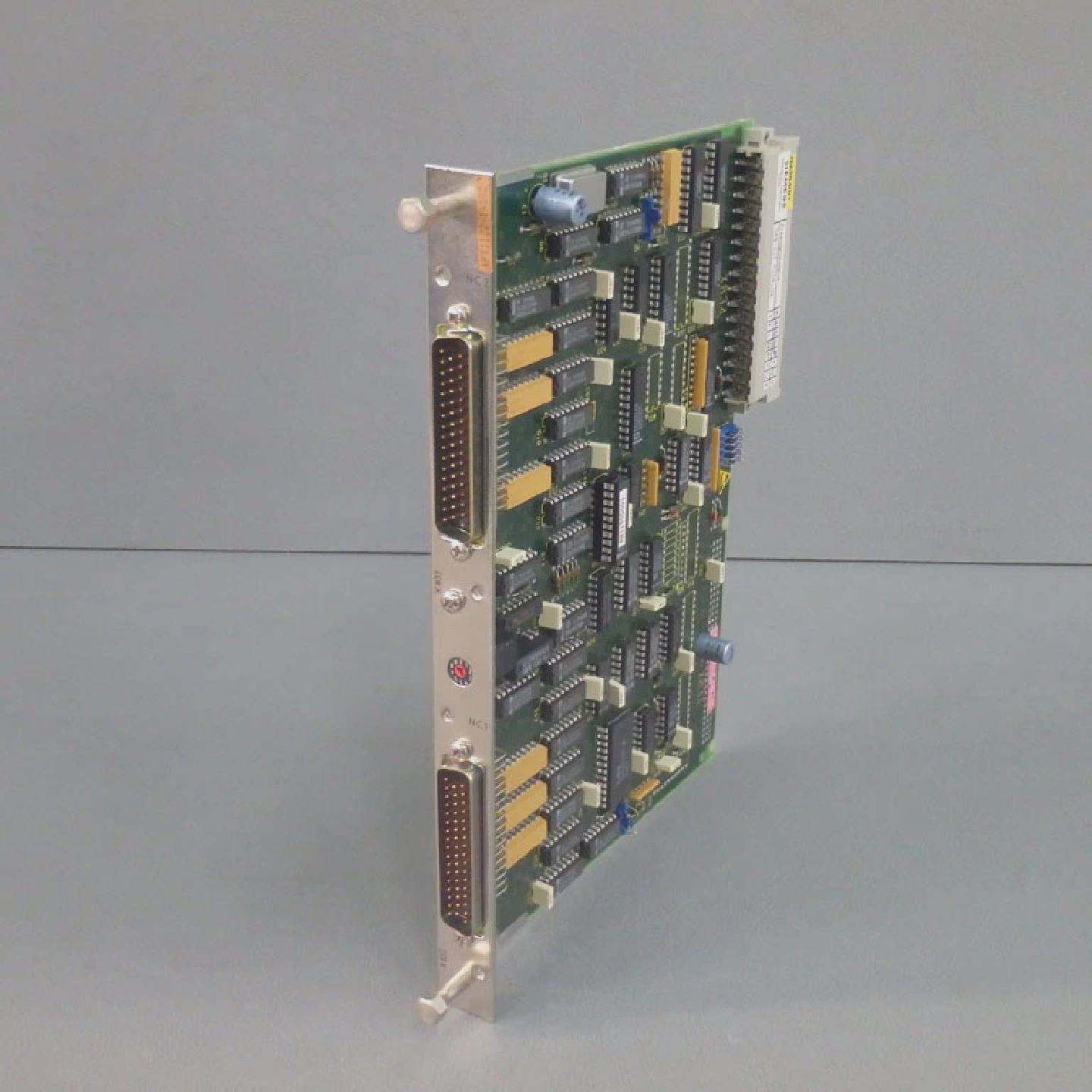 6FX11221AD02  SIEMENS  6FX11221AD02  Mdulo De Interfaz Usado - 实物图
