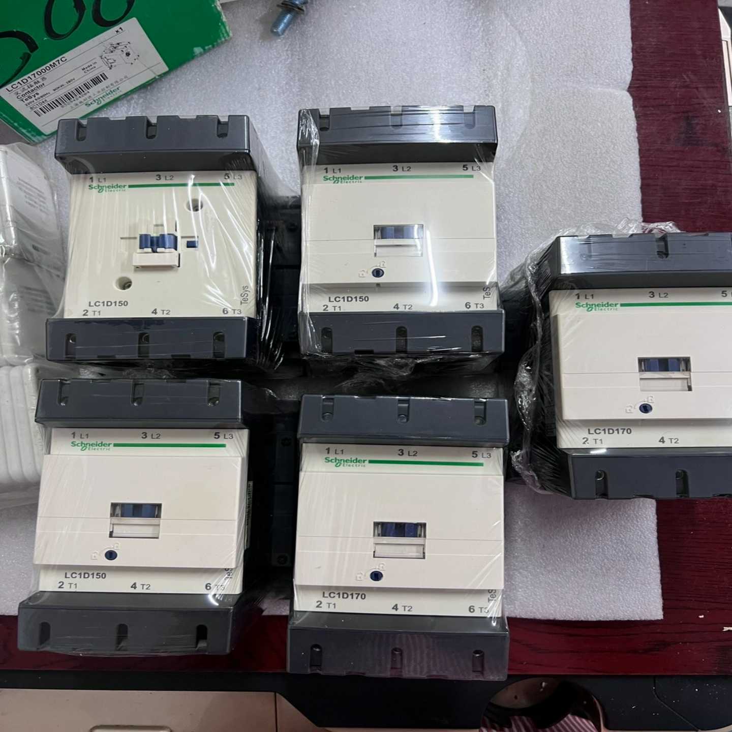 询价LC1D17000M7C施耐徳交流接触器，清库存，