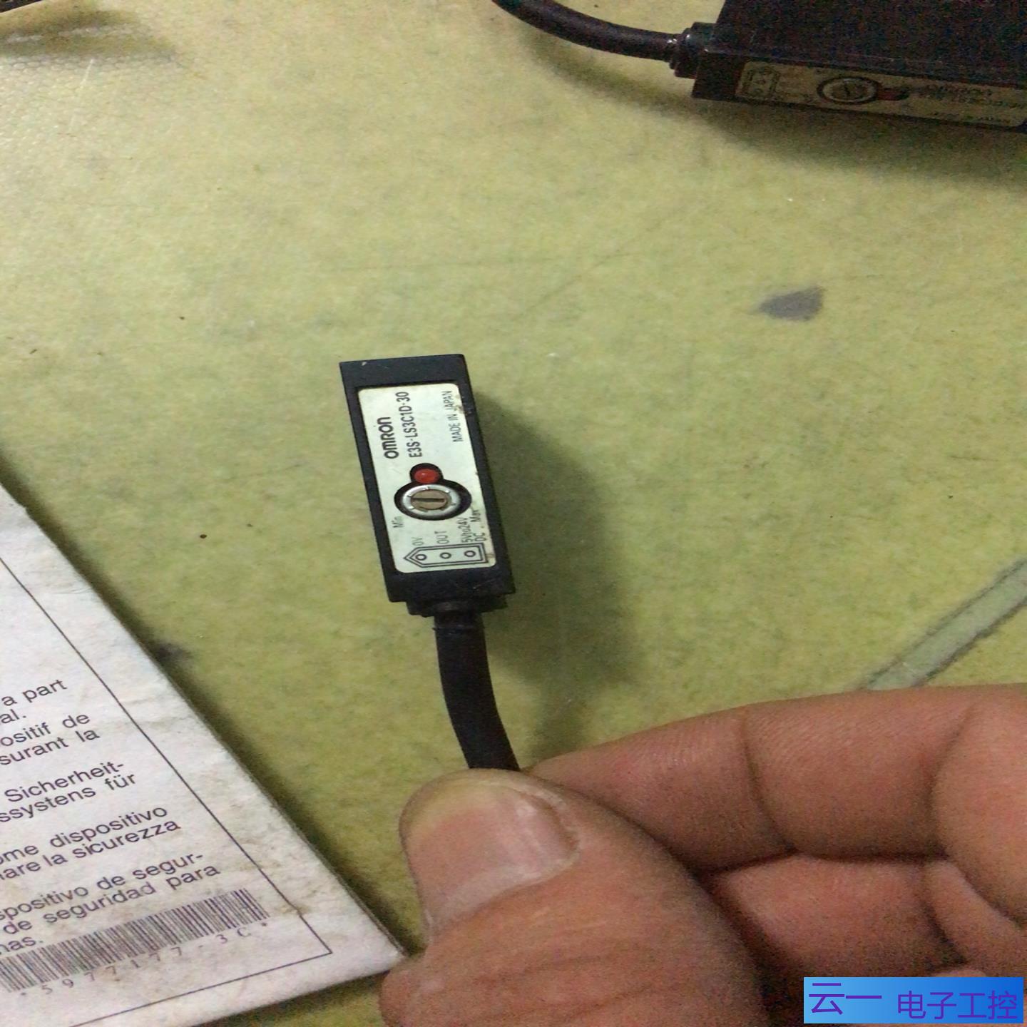 进口光电开关 E3S-LS3C1D-30共2条；议价