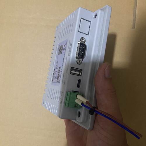 议价UMAT触摸屏UH4042AU010AA0议价