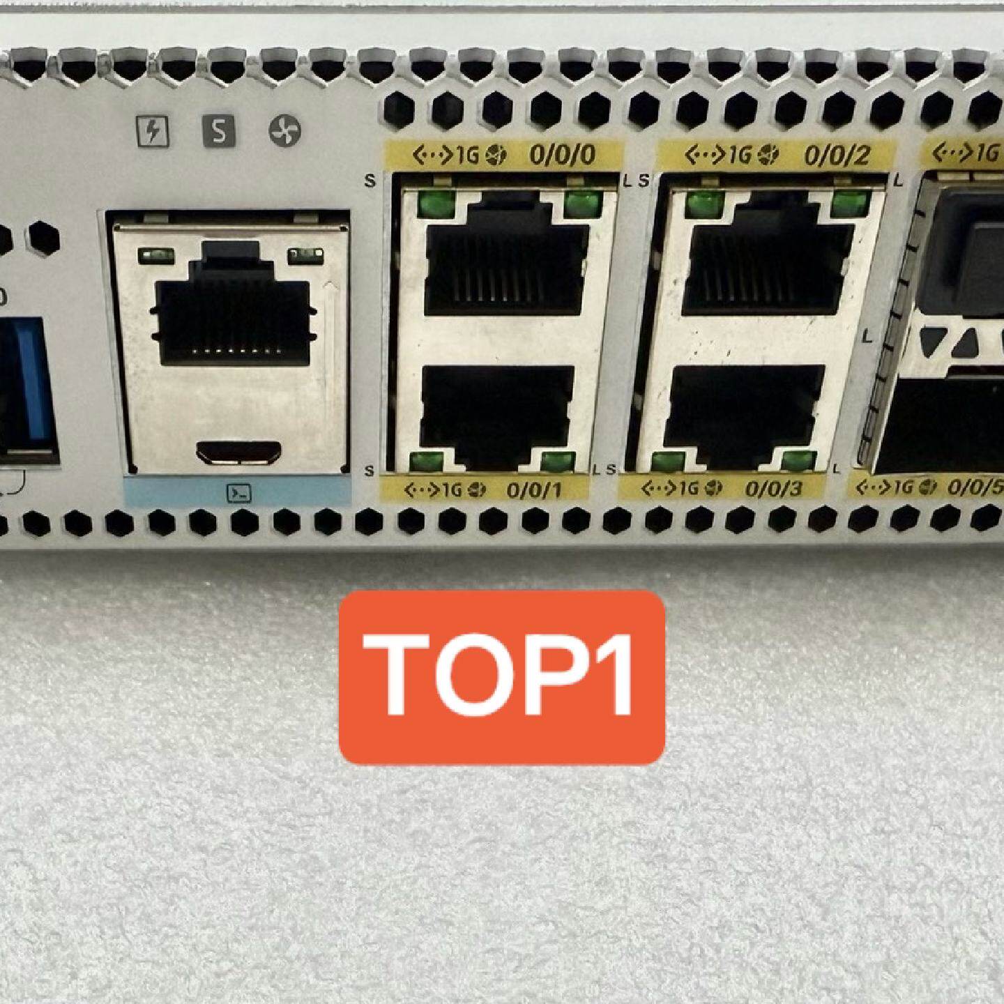 思科cisco C8300-1N1S-6T二手 路由器--议价商品