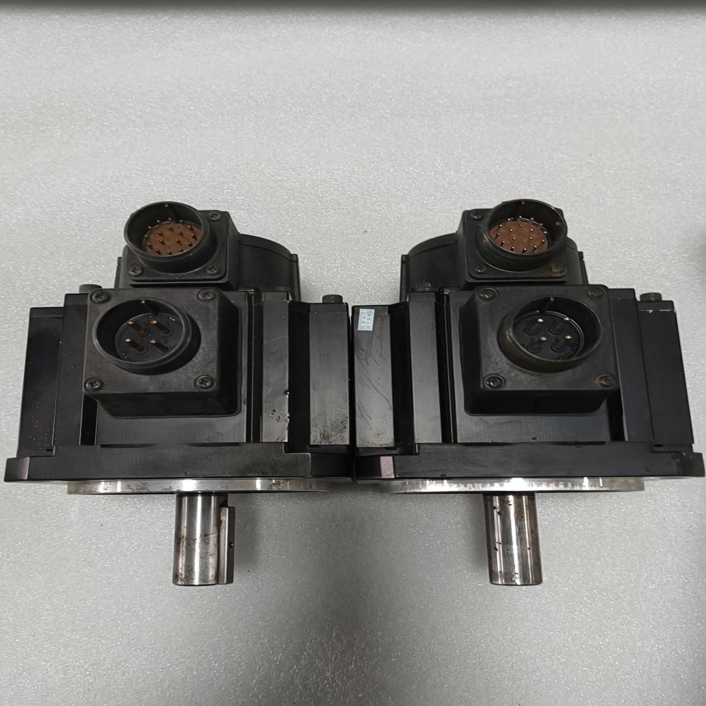 松下A5伺服电机：MDME102GCG--议价商品