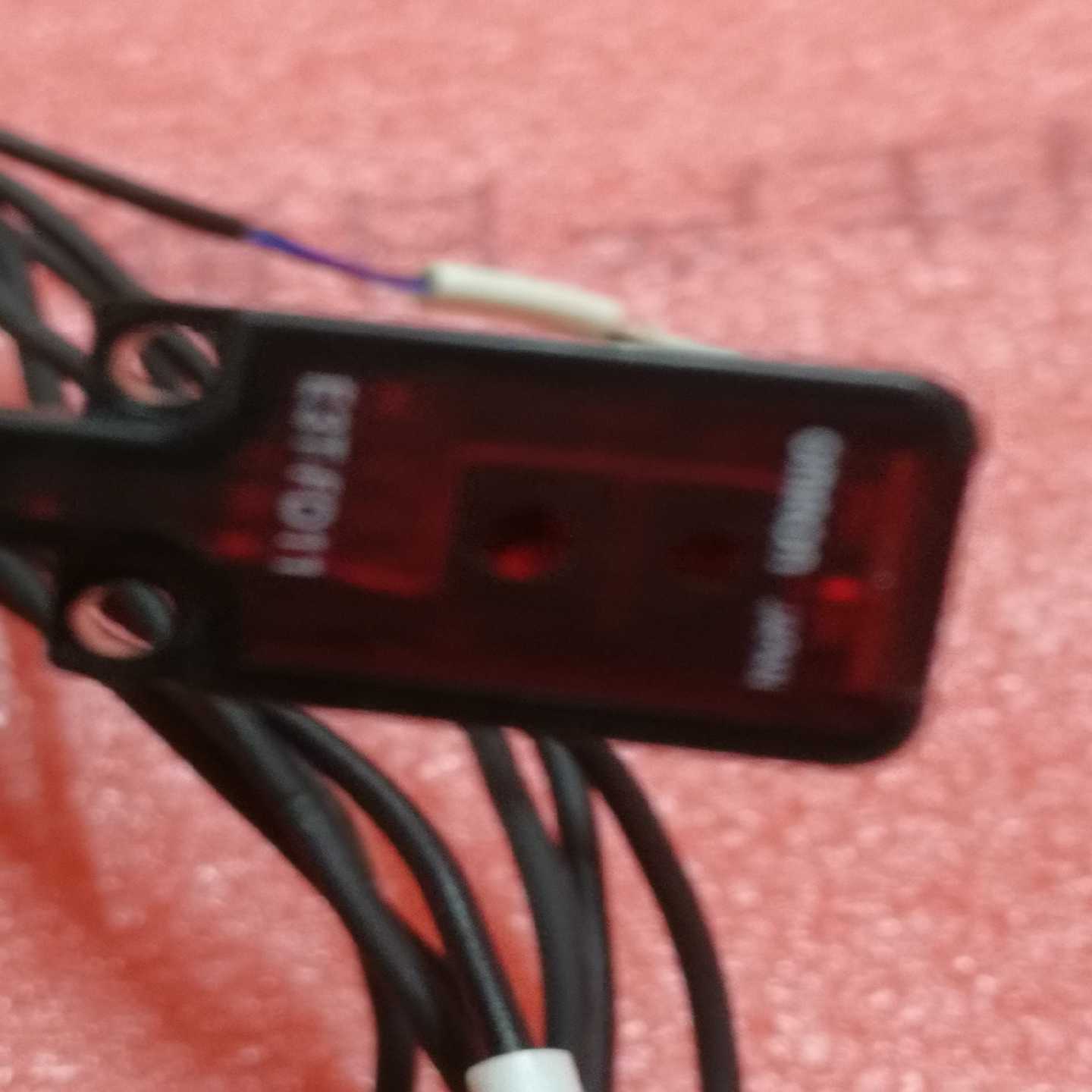日本光电开关传感器 E3T-FD11九成新;议价