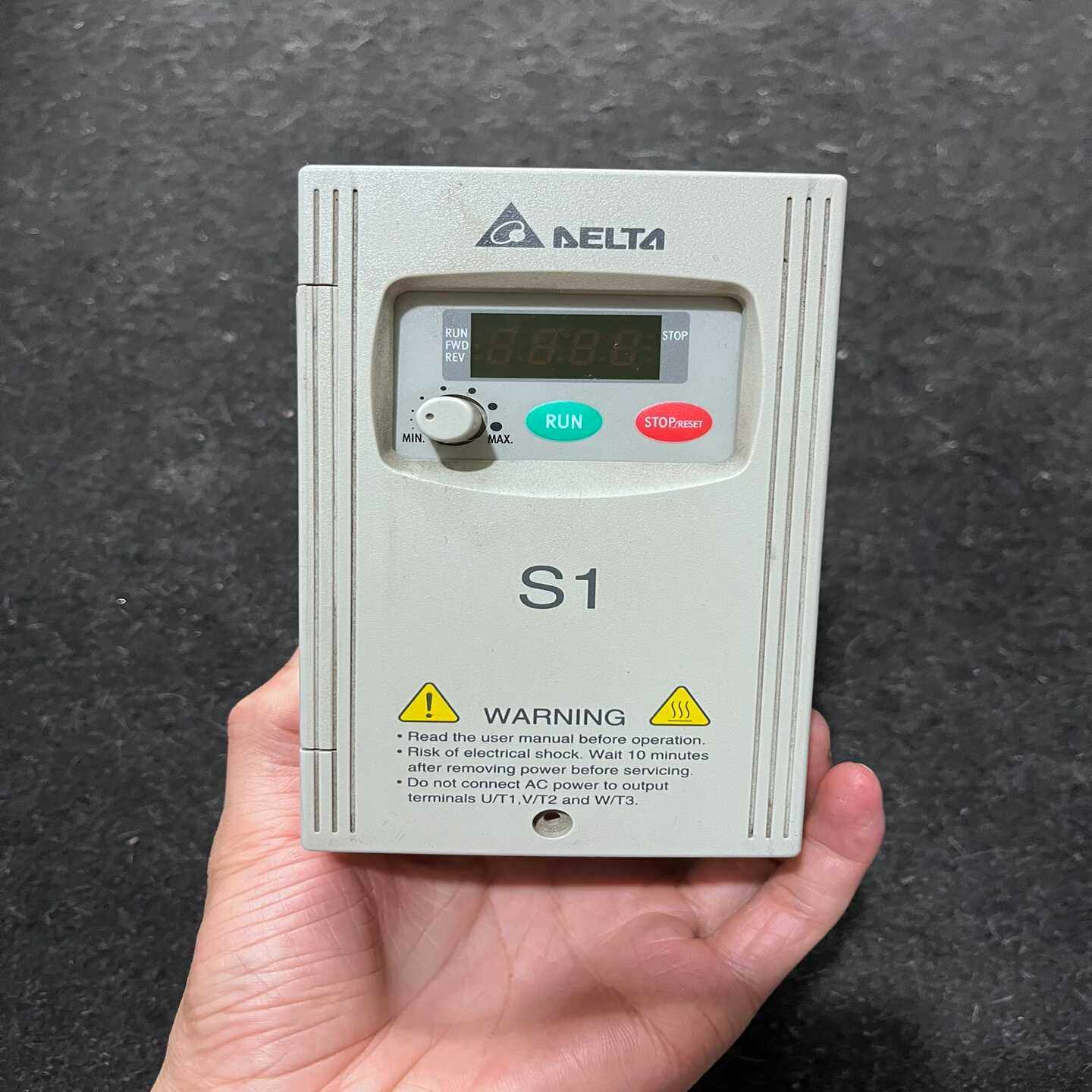 9新S1变频器VFD007S21A单相220V0.75