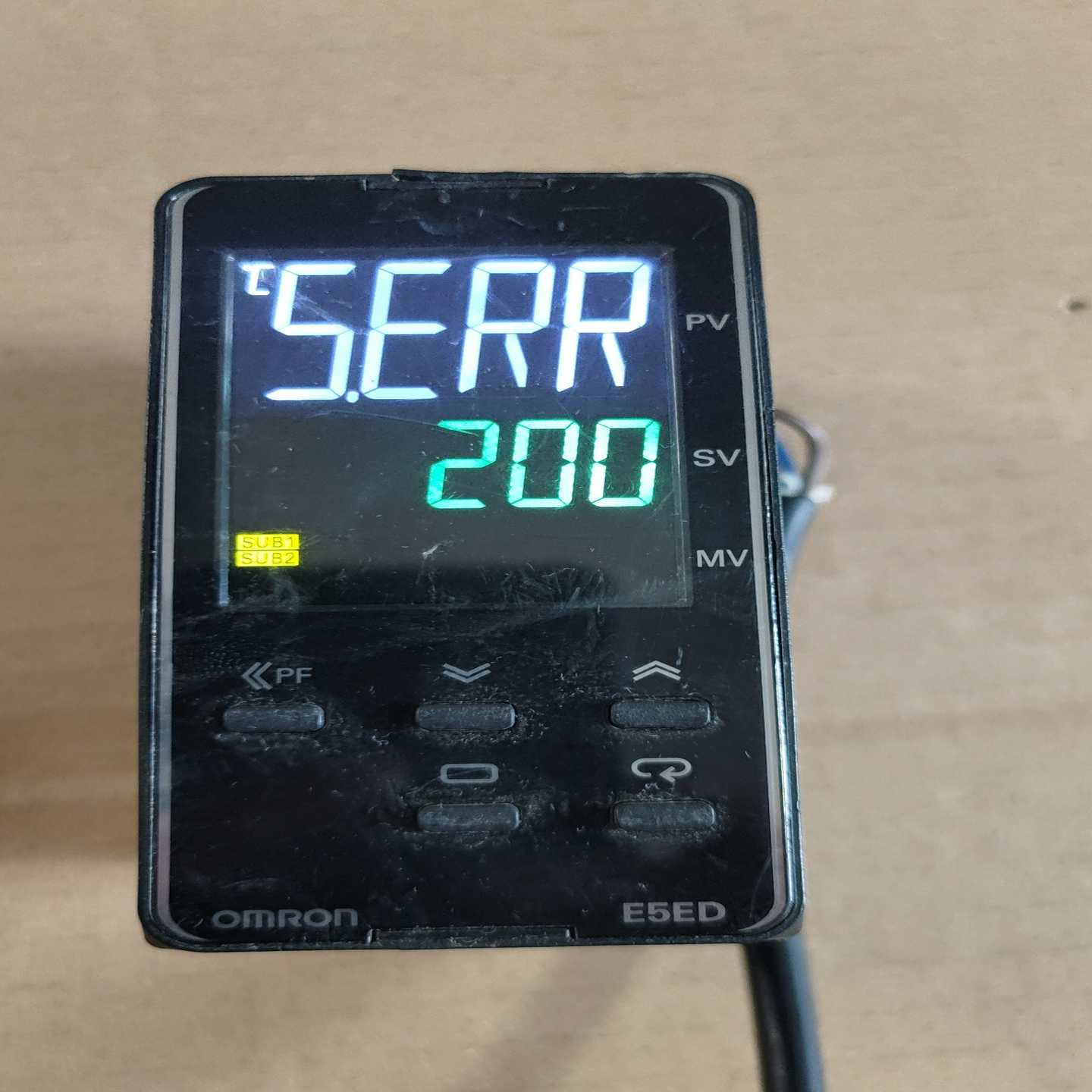 E5ED-RR2ADM-820温控仪，功能正常，成色如图，--议价商品