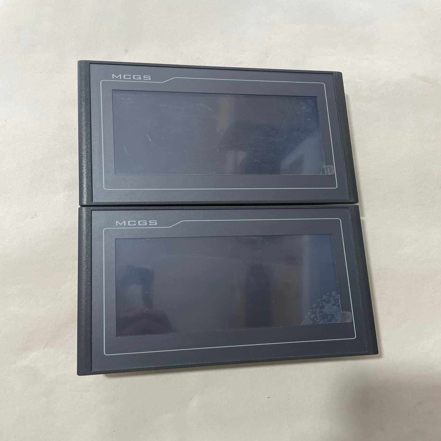 昆仑通态触摸屏，型号TPC7022EI，实物图，数量多个，功