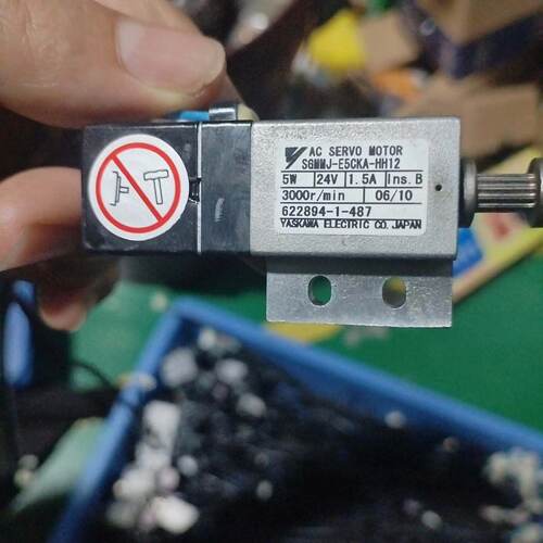 原装安川小电机SGMMJ-E5CKA-HH12-议价