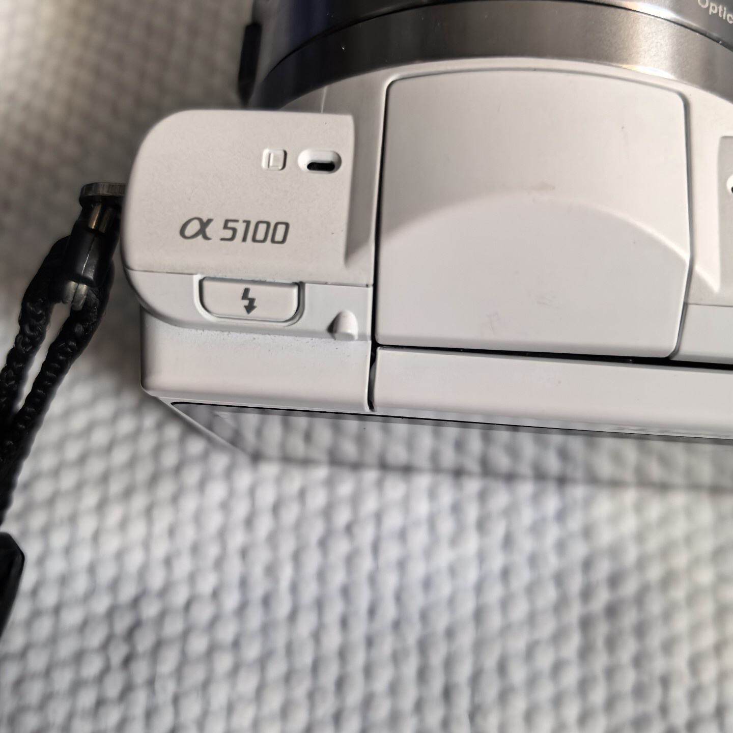索尼A5100微单套机，白色，带16-50mm镜头。议价