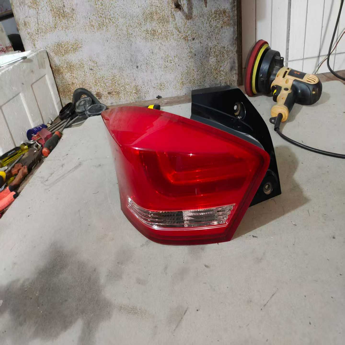 北汽EC180/EC200/EC220原装拆车尾灯，红色总成--议价商品