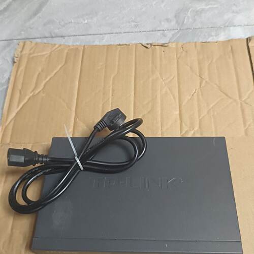 几乎全新TP-LINK TL-R476G企业级千兆路由器，带 原装电源线，插