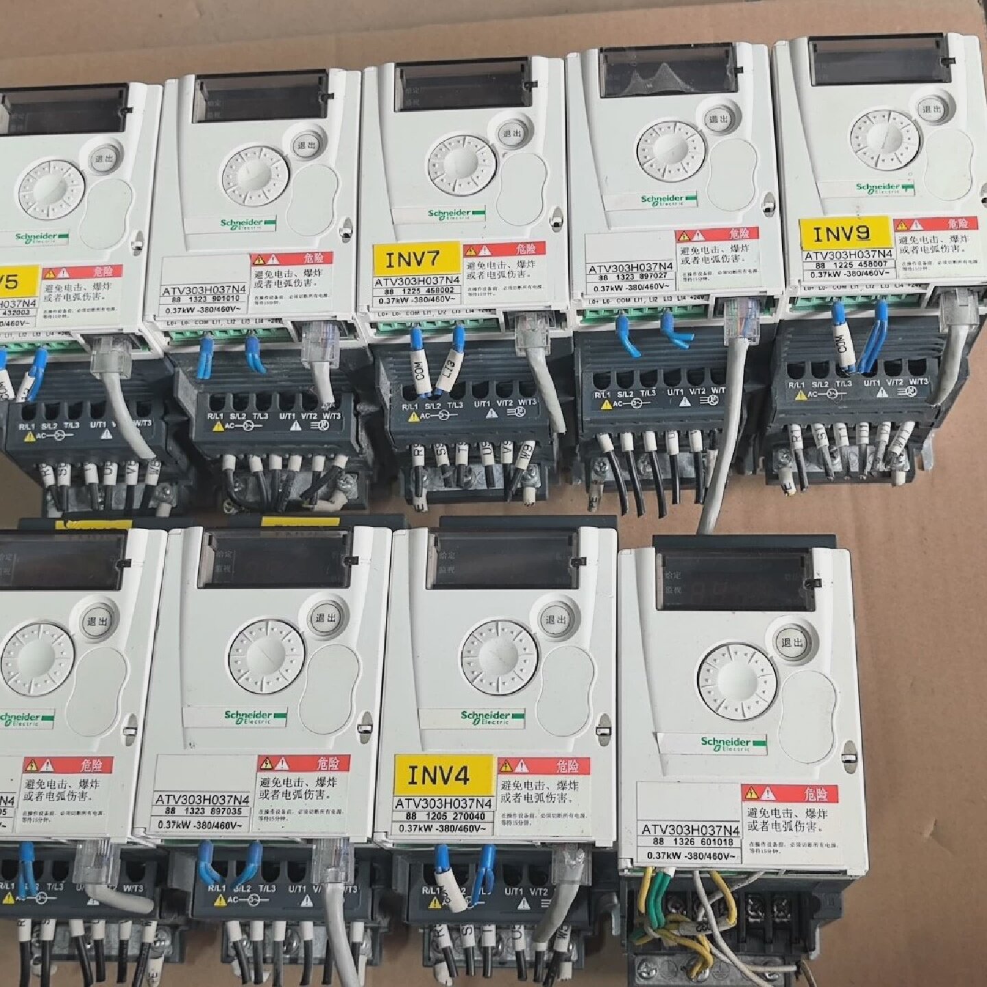 议价施耐德0.37KW变频器ATV303H037N4九台二手拆议价