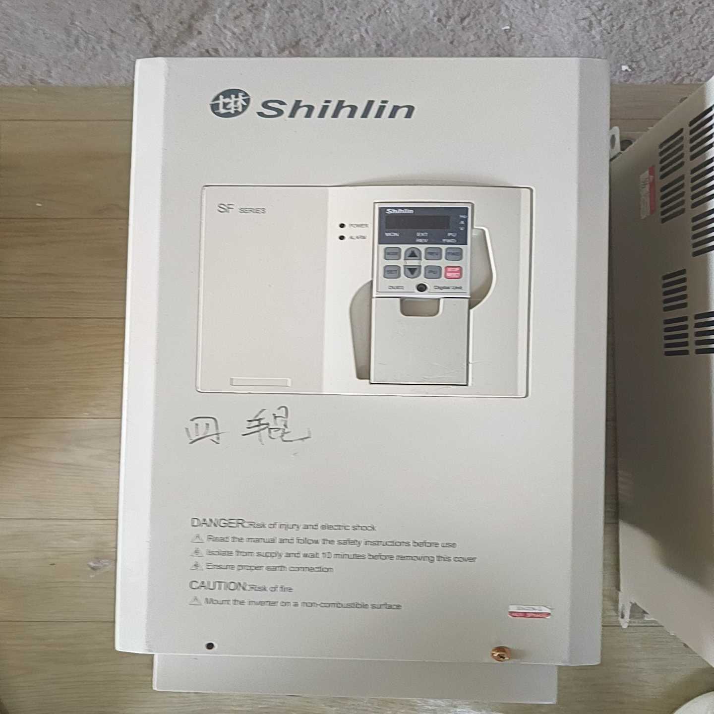 士林变频器SF-040-30K/22K380V--议价商品