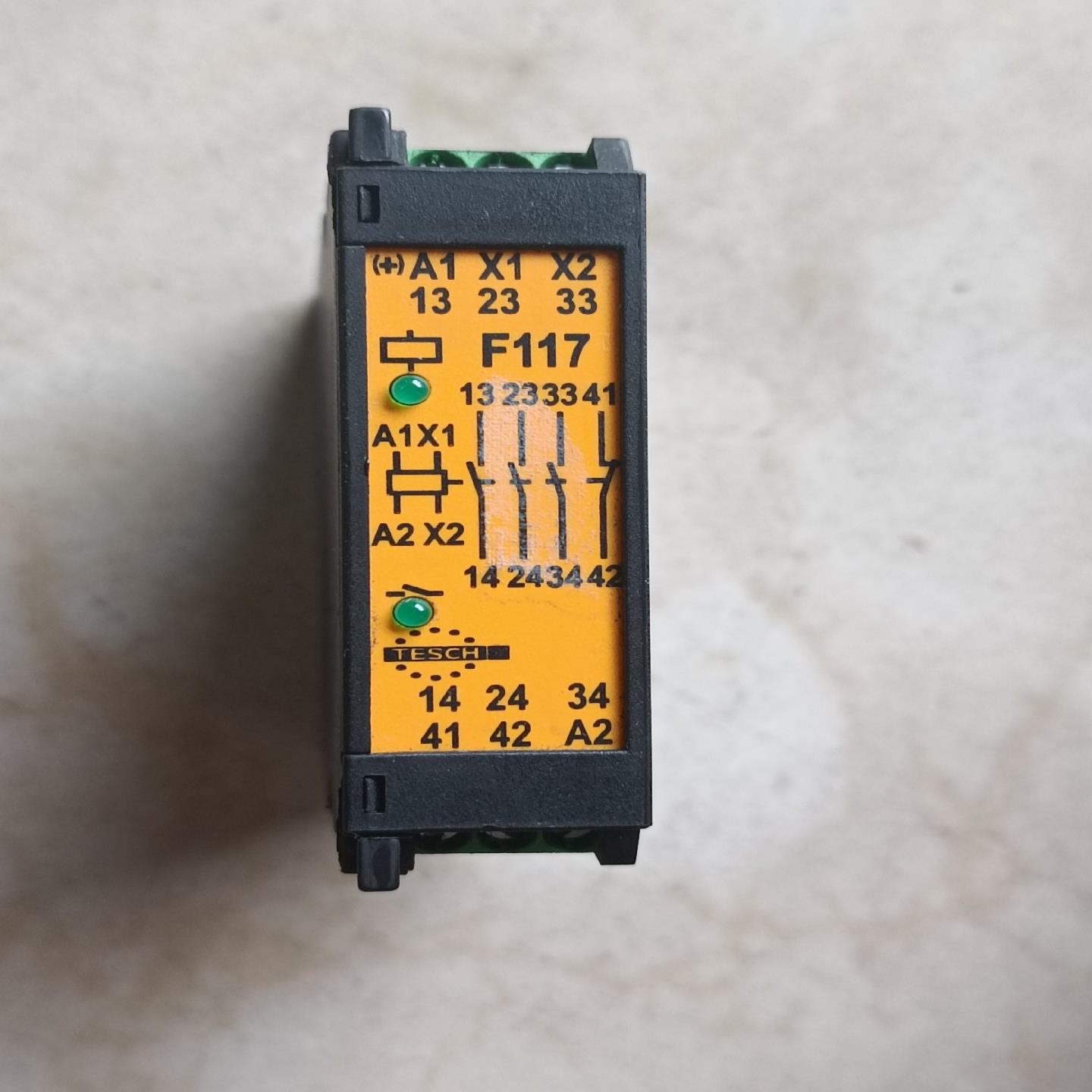 询价德国TESCH安全继电器 F117X01 实物图议价~可接维修