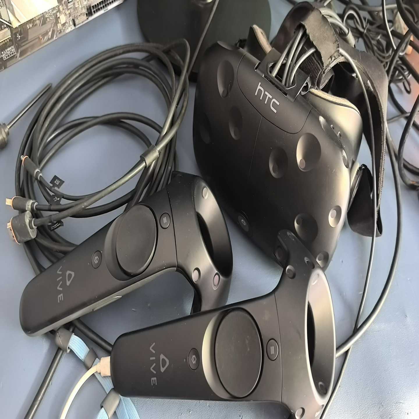 HTCVIVE只有图片上的其他配件没有没有电源测试--议价商品