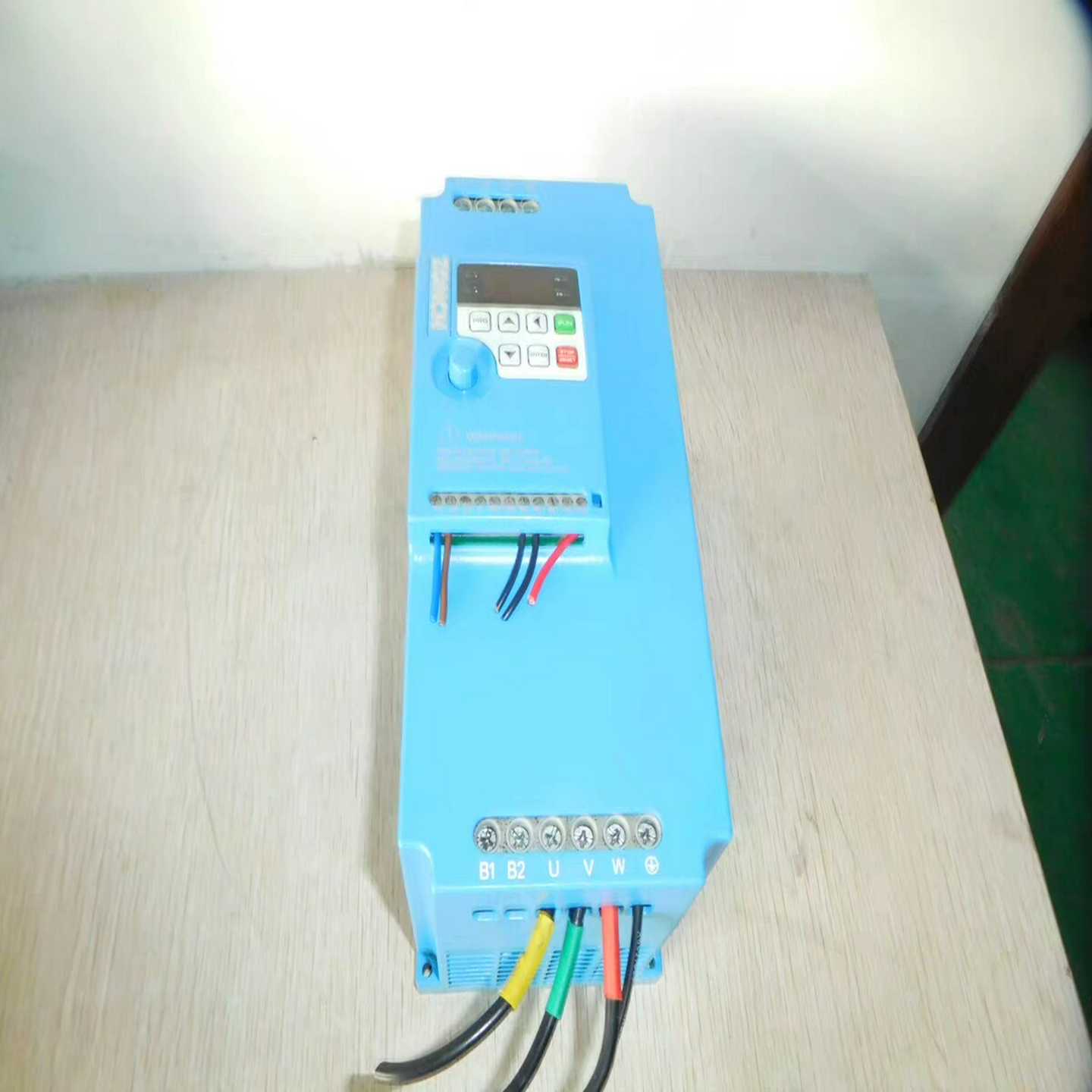 众晨空压机变频器Z2400T-7R5GY-HD成色如图功（议询价