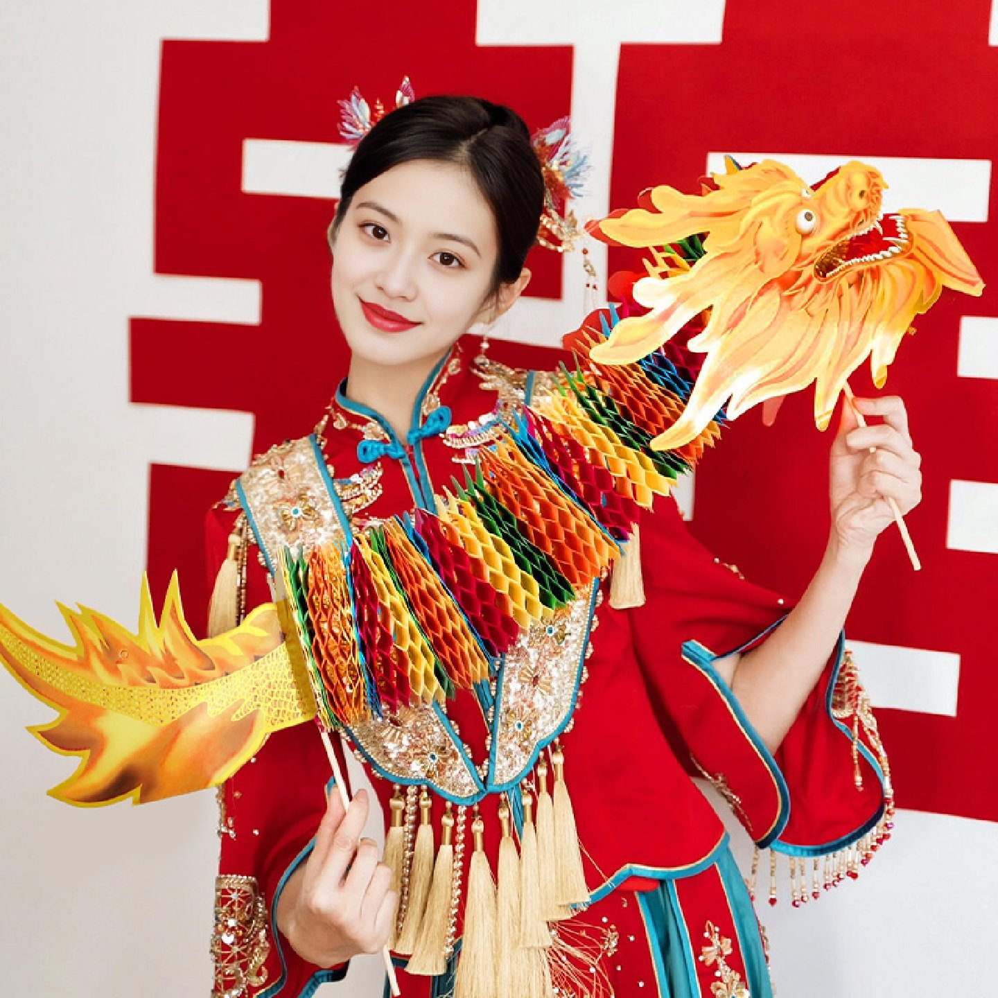 2025网红纸龙结婚婚礼晨袍拍照道具接亲创意游戏闺蜜手持剪纸舞龙