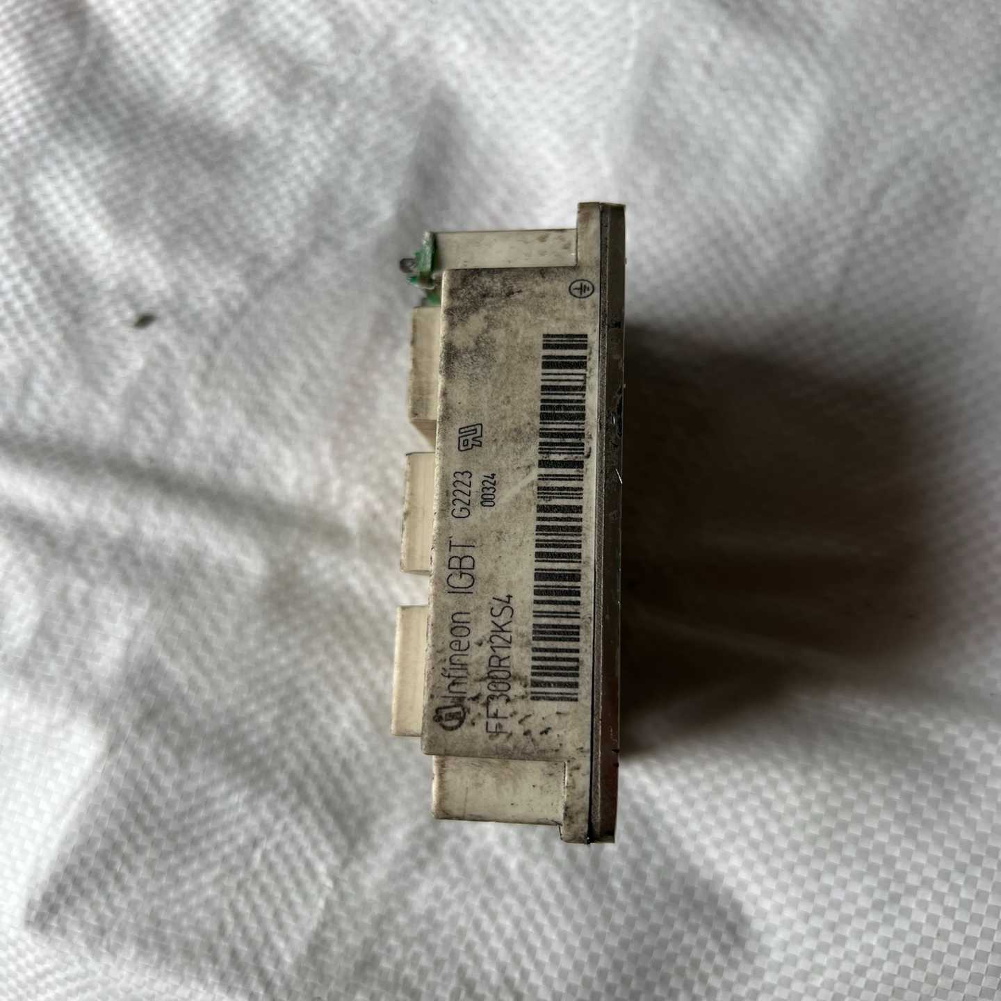 英飞菱IGBTFF300R12KS4--议价商品