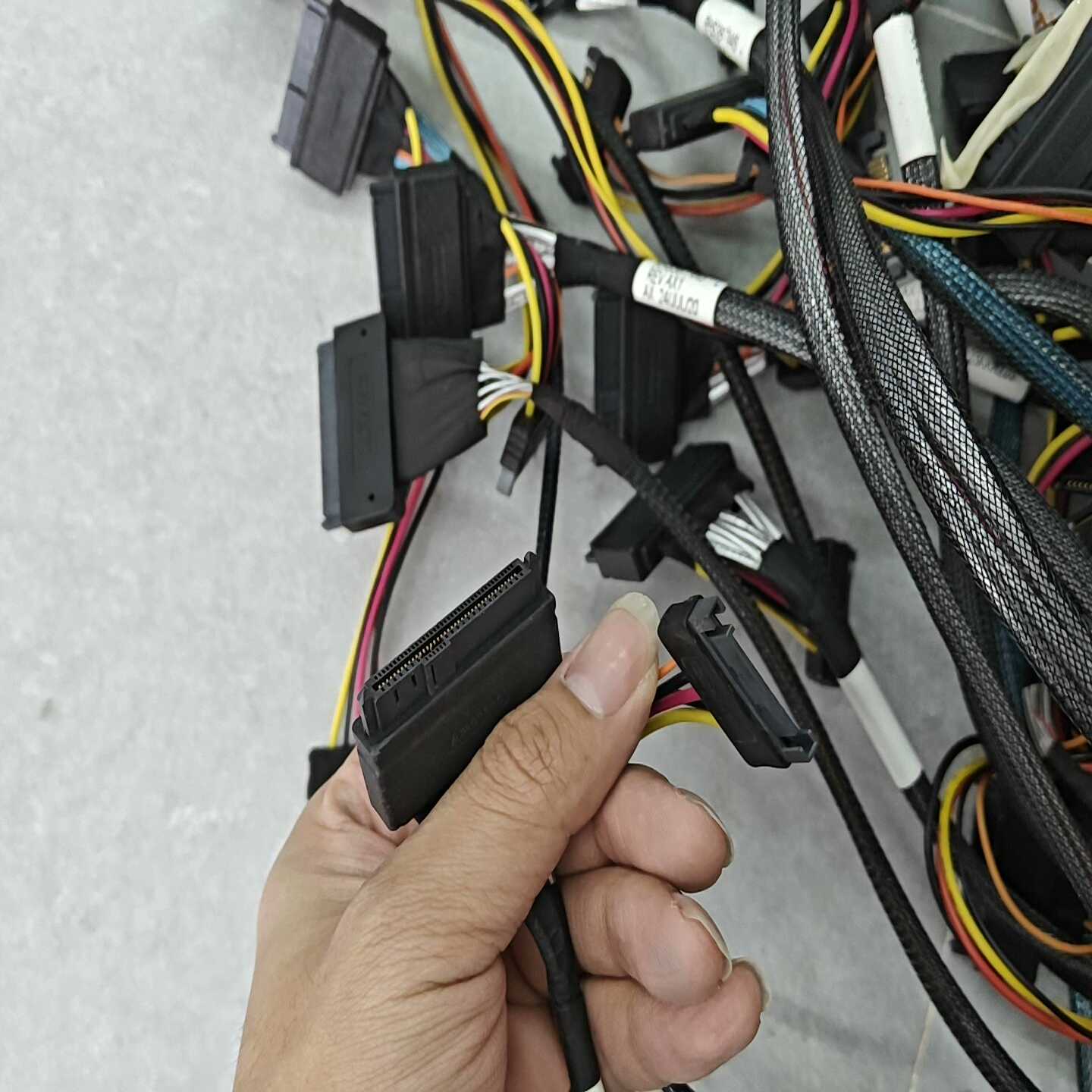 咨询-Amphenol安费诺u2线，Pcie转U.2，SFF