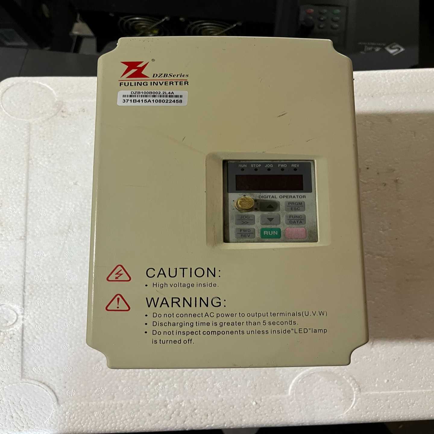 【议价】富菱2.2kw变频器，DZB100B002.2L4A适用