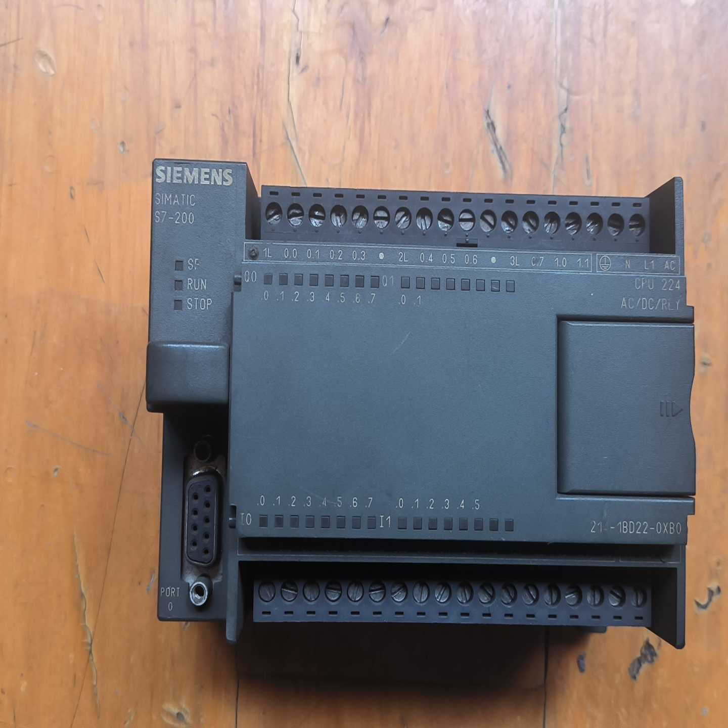 plcs7-200功能好，端子无盖，左上角一底脚破询价