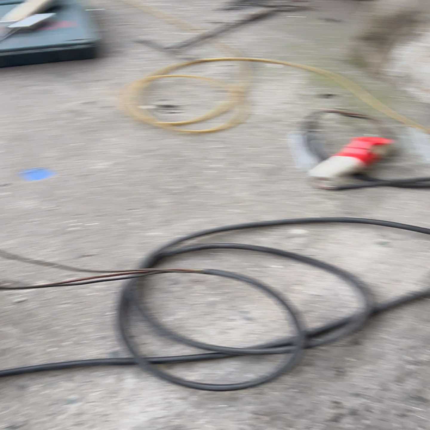 安川A1000变频器CIMR-AB4A0250AAA，132（电子设备）