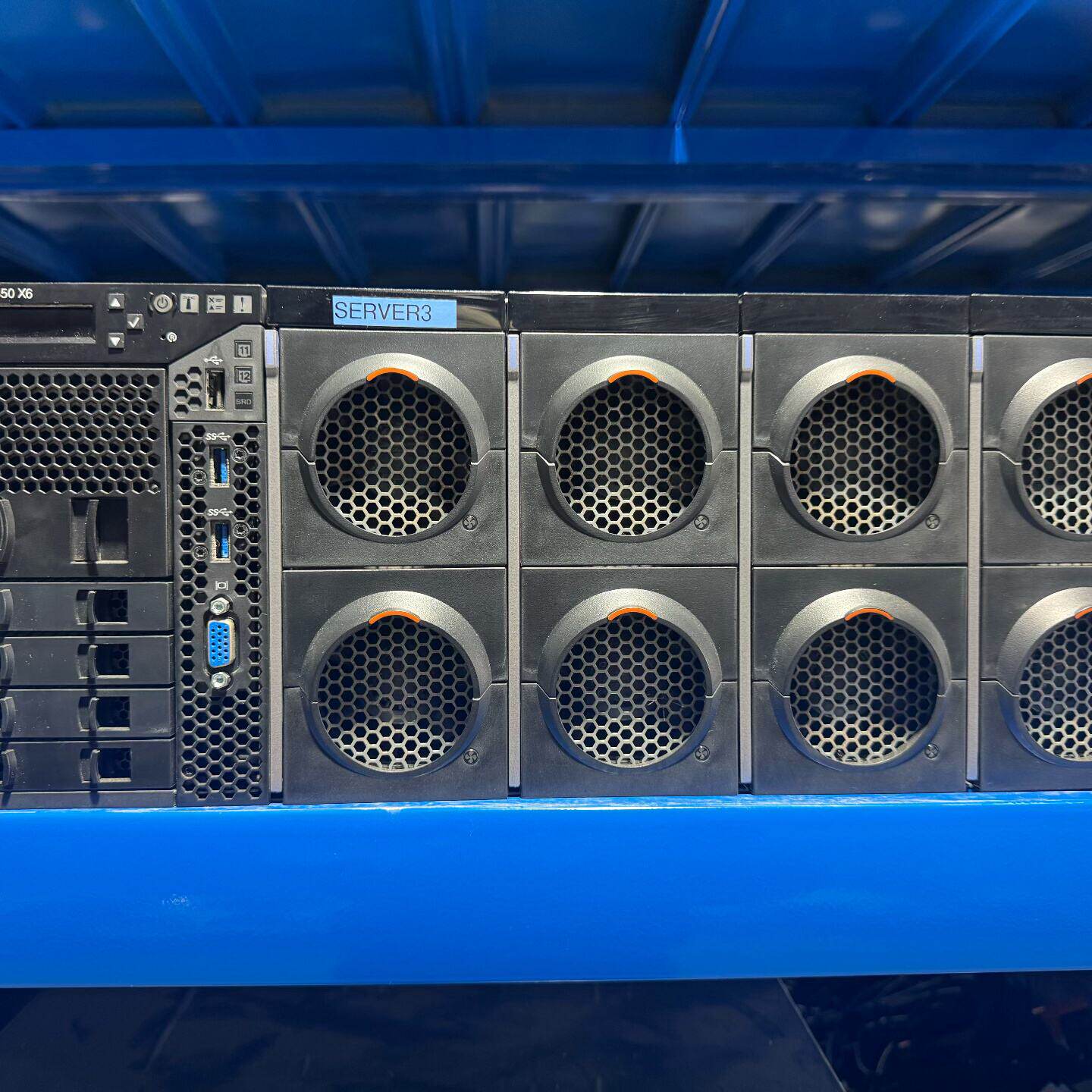 IBM X3850 X6 4U机架式服务器,8盘位,成色几乎--议价商品
