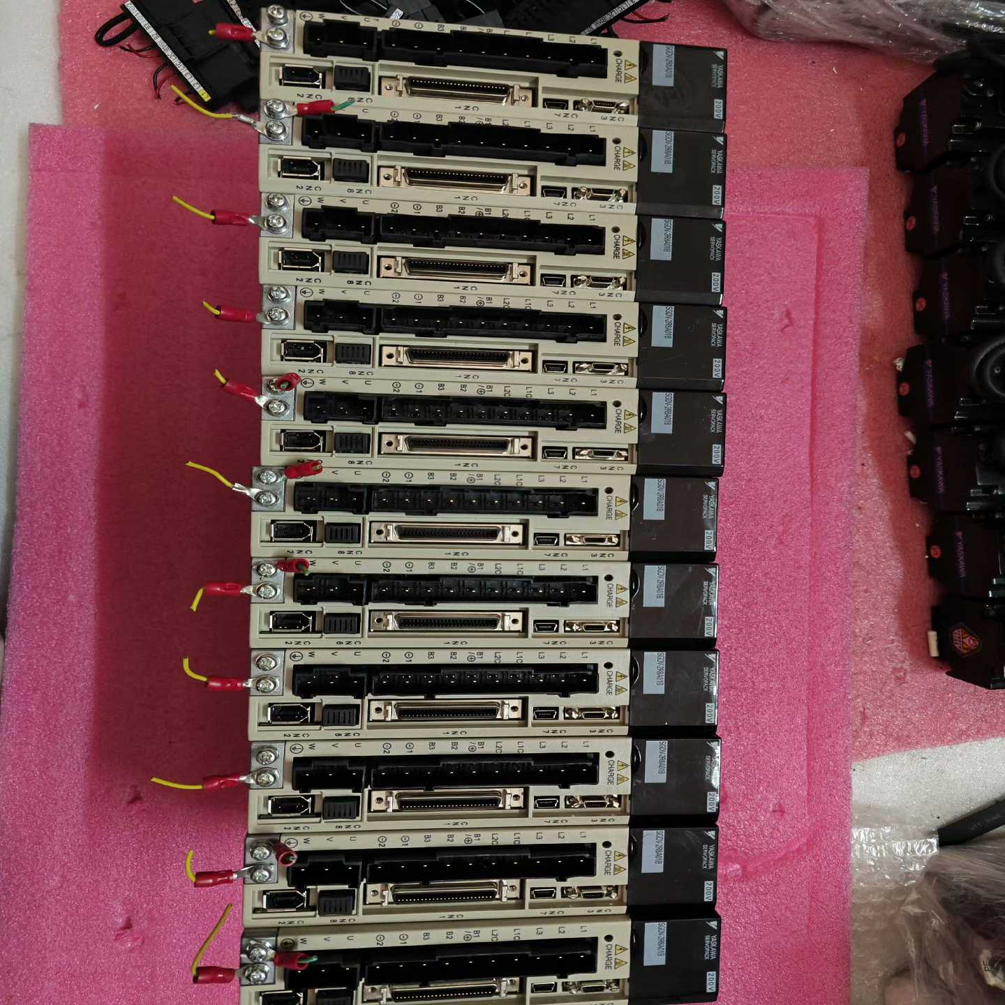 SGDV-2R8A01B002安川5系400W伺服驱动器，设询价