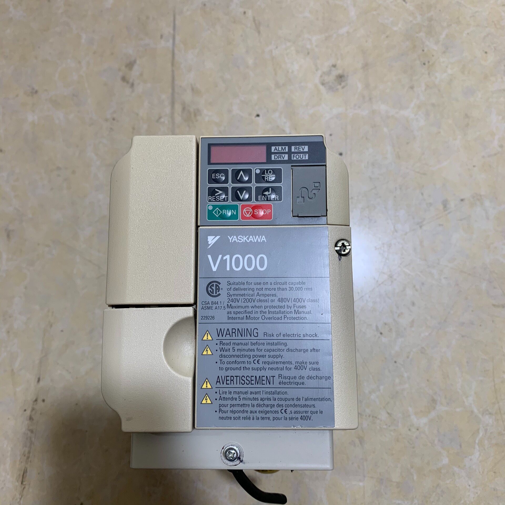 CIMR-VU4A0007FAA拆机安川变频器侧面外壳破