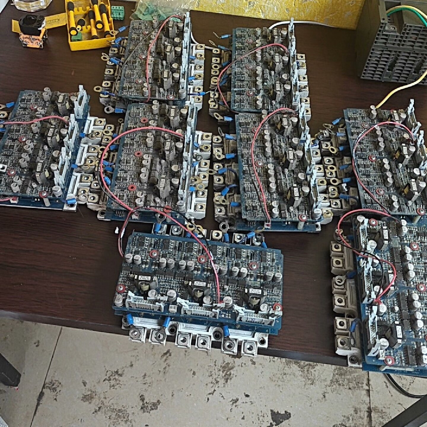 议价英飞凌FS300R12KE4议价