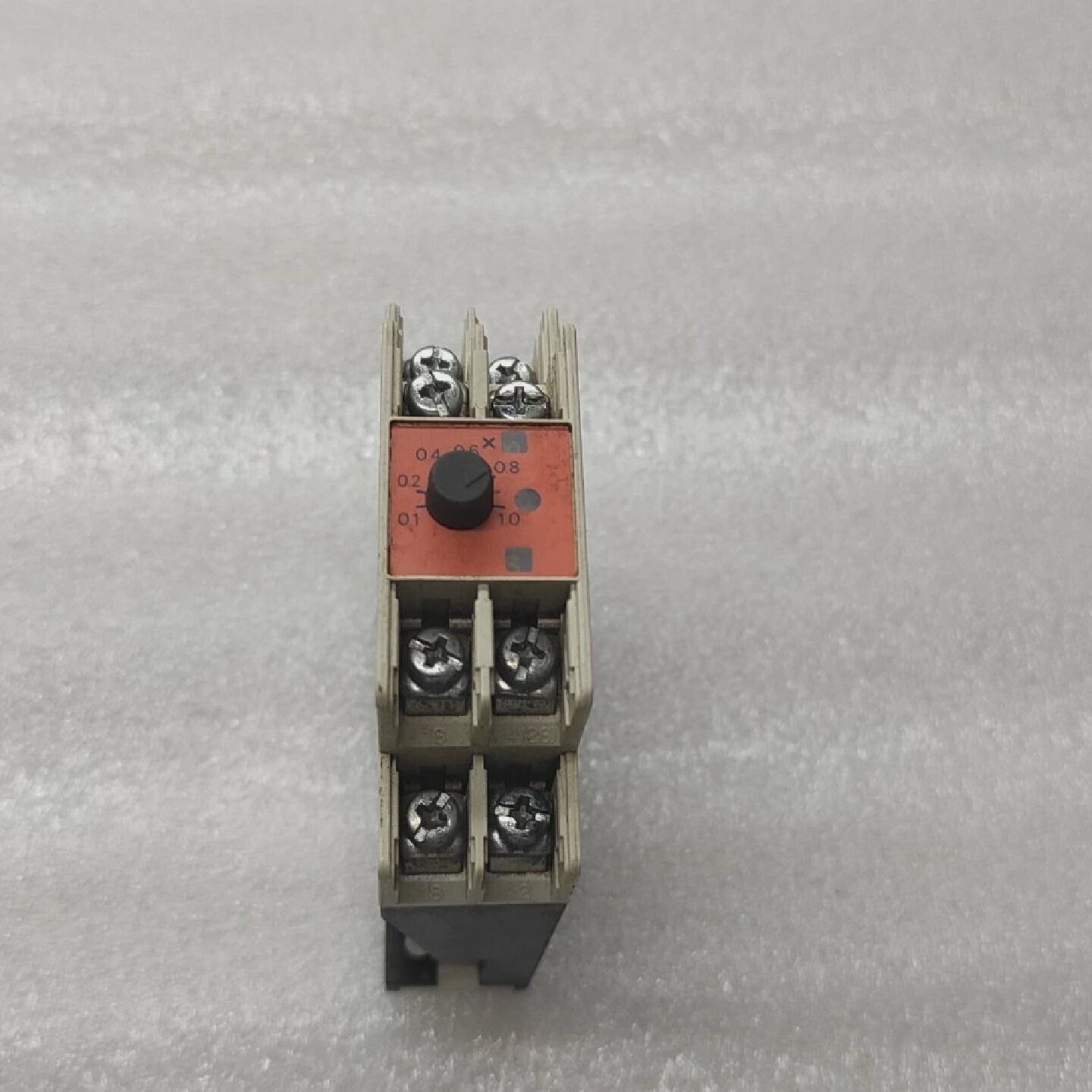 三菱SRSHNP实心状态计时器200240VAC0.110秒 - 实物图