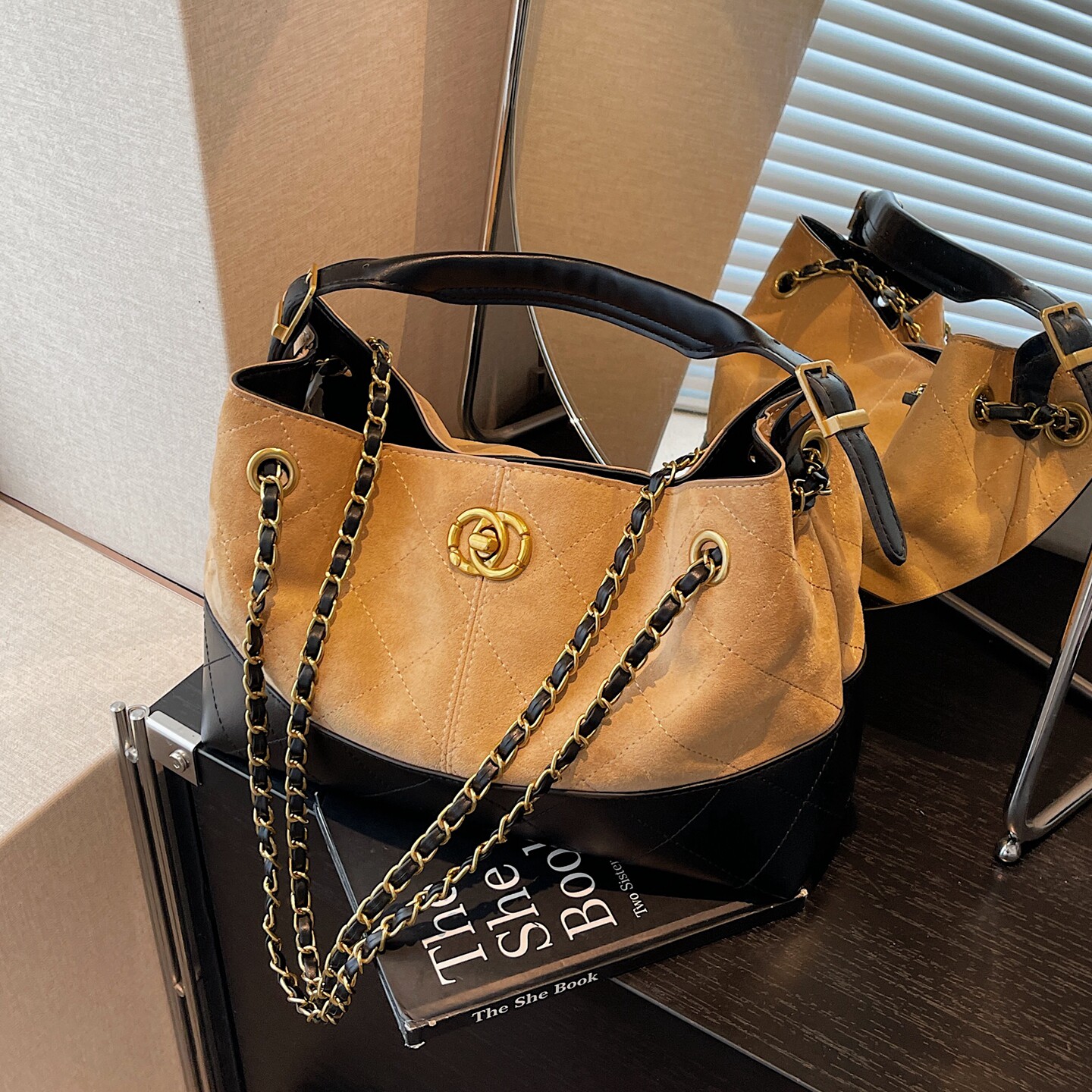 小香风菱格链条包包女高级感大容量单肩斜挎包通勤手提托特水桶包