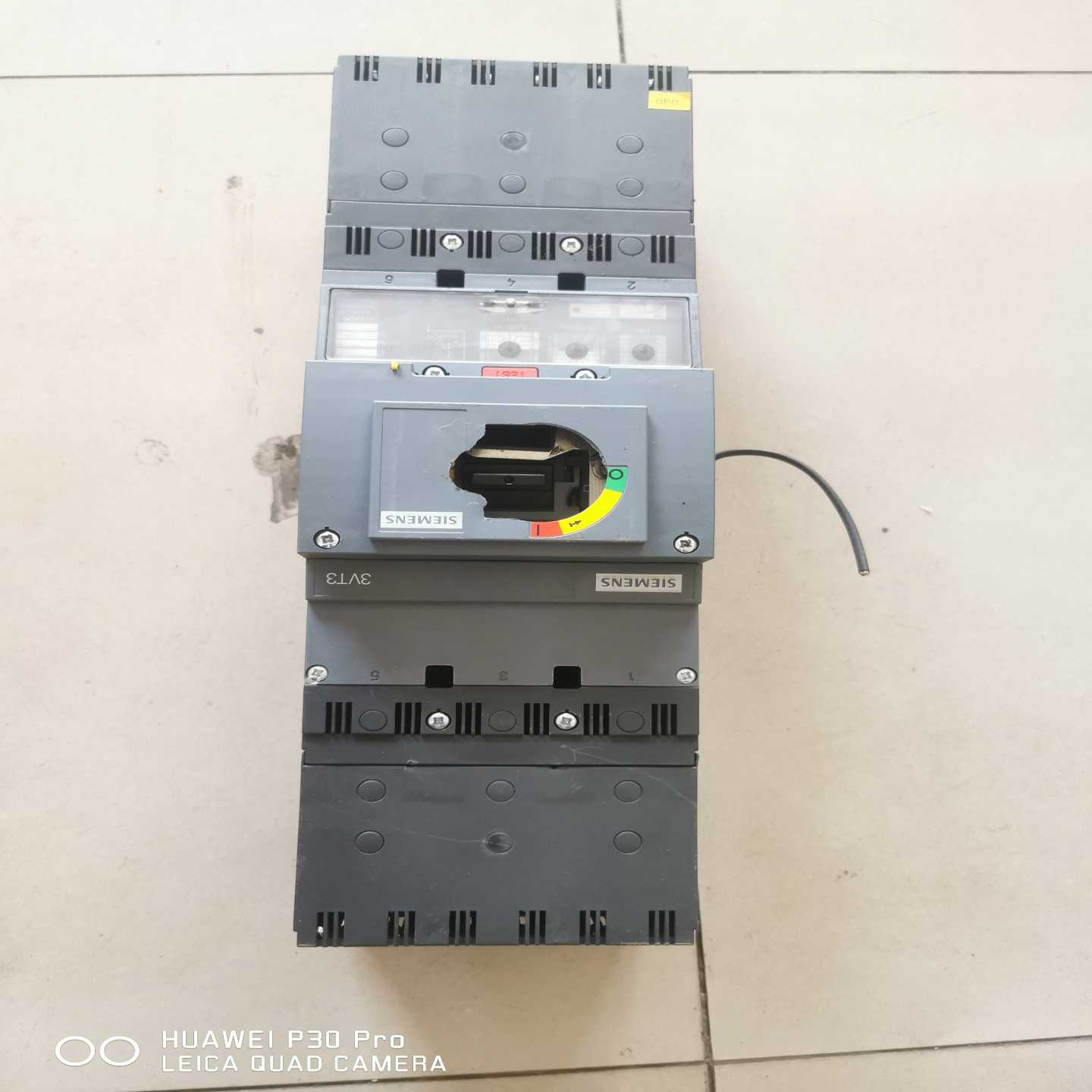 塑壳断路器3VT9300-3HA20，实物图拍照，成色如询价