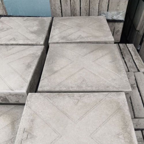 厂家直销楼顶屋顶防晒泡沫挤塑楼面四脚五脚隔热砖耐高温水泥隔热