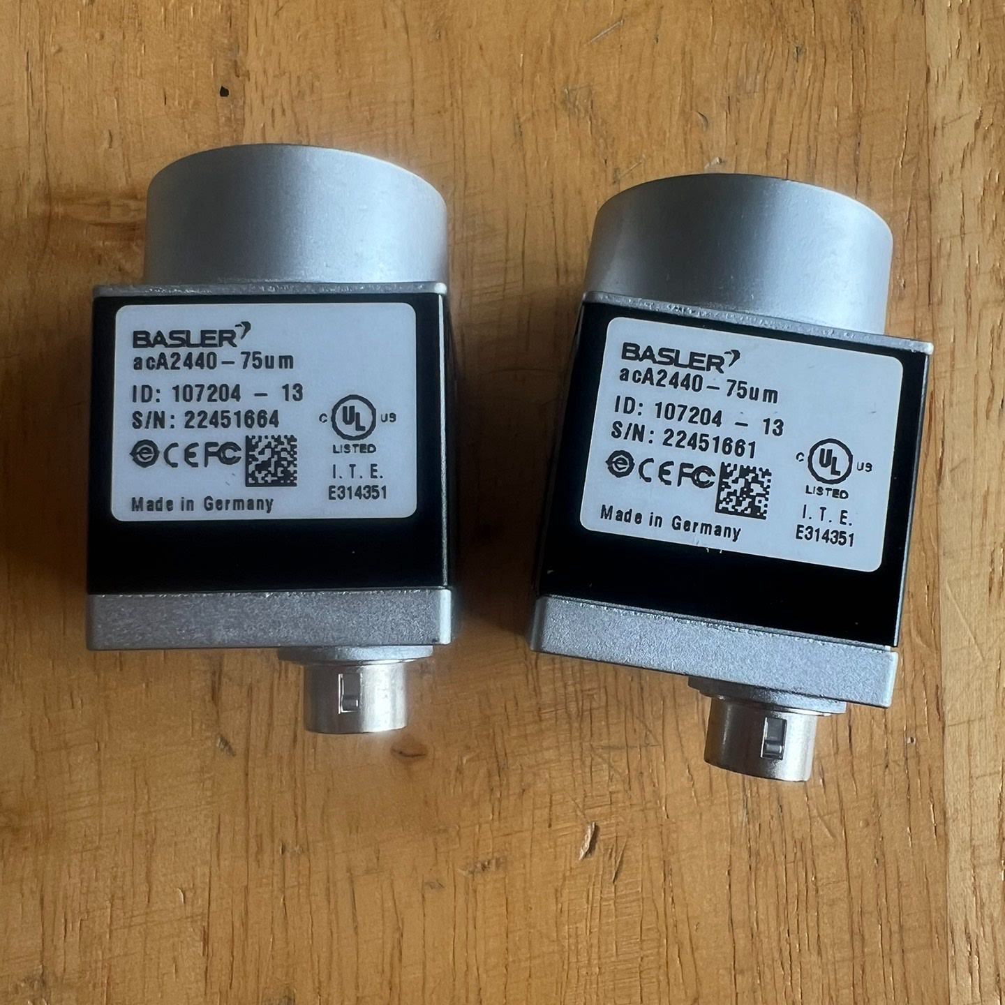 德国巴斯勒BASLER工业相机acA2440-75um--议价商品