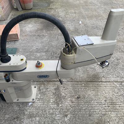 询-adept机器人S800实物具体如图没有别的配件了