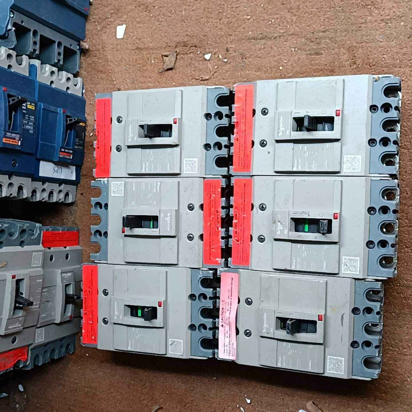 施耐德NSC塑壳断路器，原装拆机，实物拍摄。