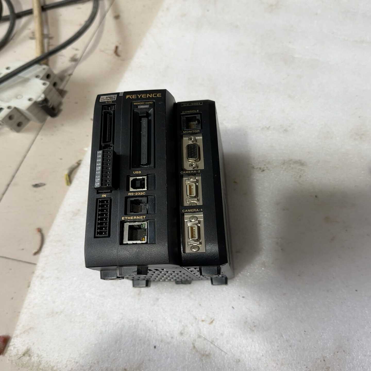 【议价】基恩士视觉控制器CV-3001，附带内存卡，价格300，运适用
