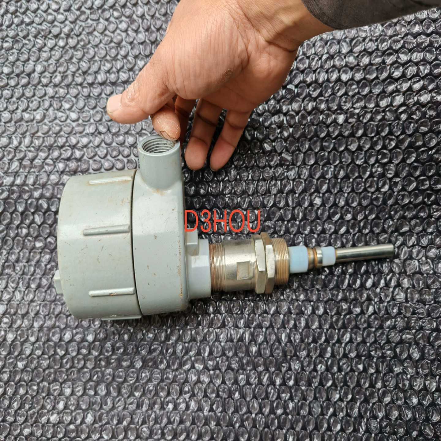 射频导纳物位开关L-2000D，成色如图，。询价