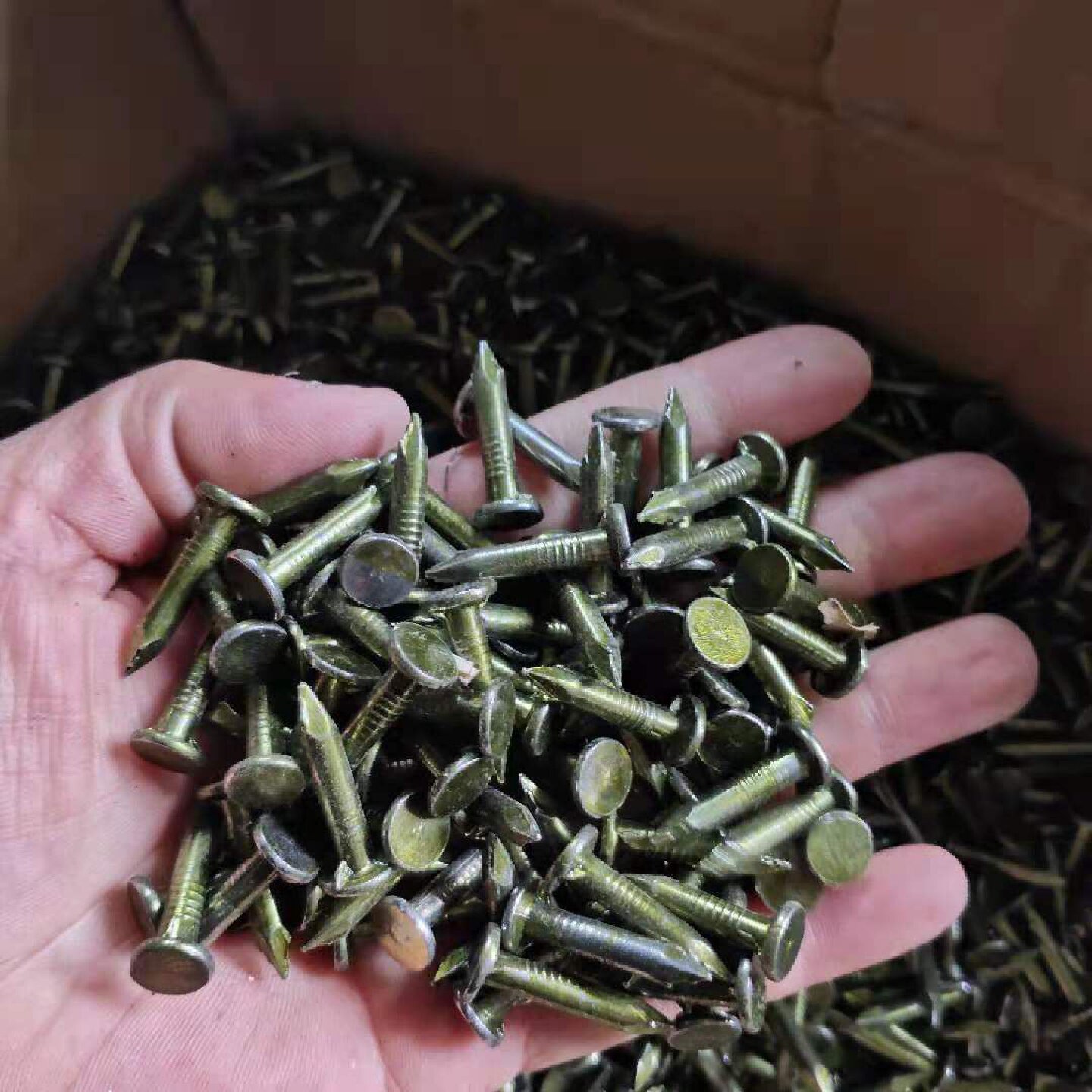 沥青瓦片屋顶自粘型彩色玻纤瓦防水油毡瓦德高瓦玻璃彩钢满背胶款